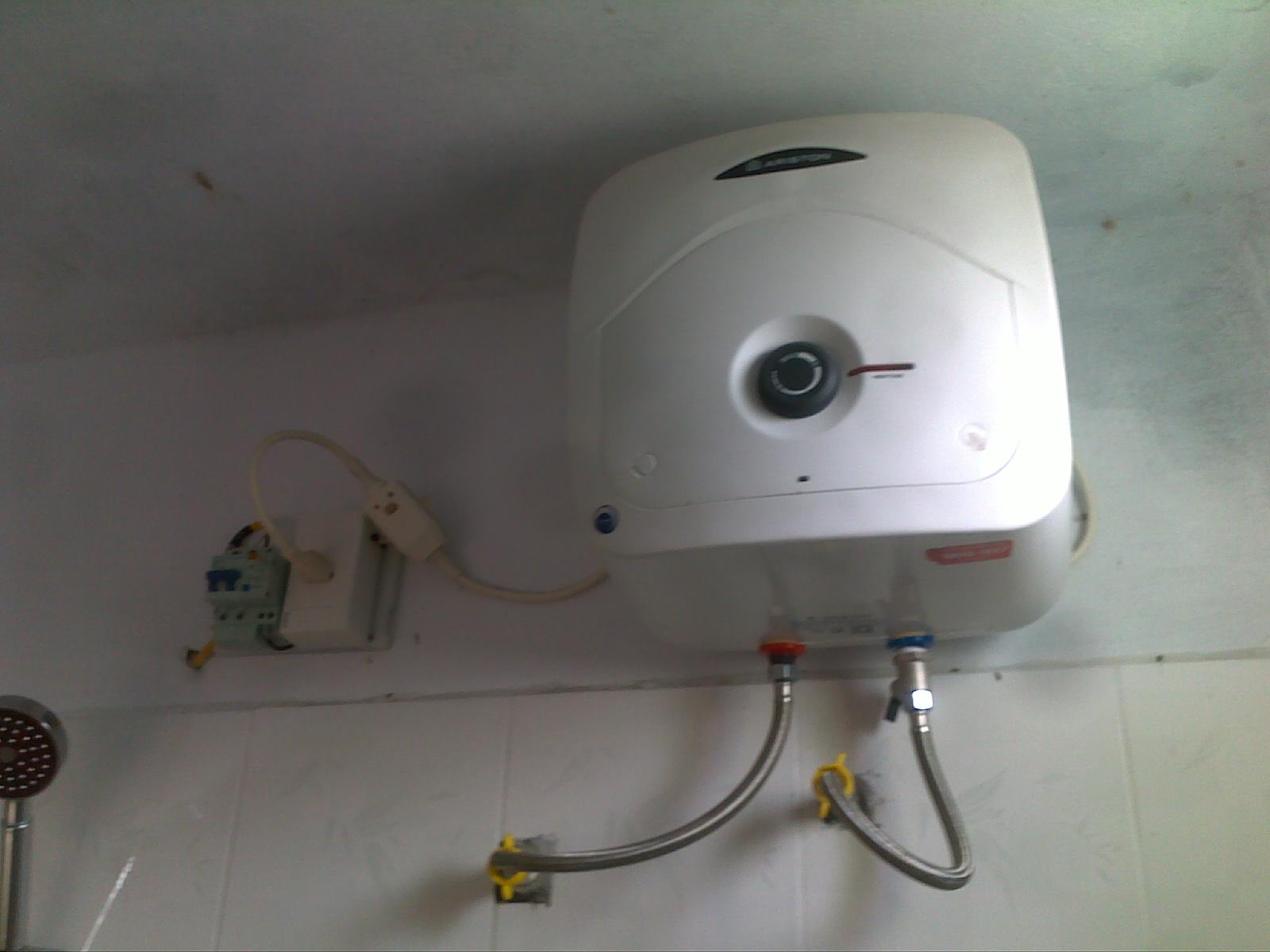 Bình nóng lạnh là gì ? Vai trò của bình nóng lạnh trong sinh hoạt